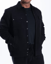 Įkelti vaizdą į galerijos rodinį, Juodos spalvos pūkio kostiumas su bomberiu