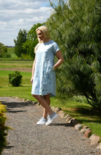 Įkelti vaizdą į galerijos rodinį, Melsva lininė suknelė