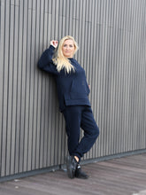 Įkelti vaizdą į galerijos rodinį, Mėlynas laisvalaikio kostiumas su pūkiu