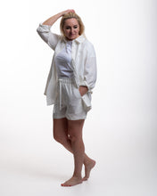 Įkelti vaizdą į galerijos rodinį, Lininis kostiumėlis, šortai ir marškiniai, baltos spalvos