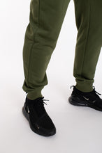 Įkelti vaizdą į galerijos rodinį, Chaki laisvalaikio kostiumas ,,Donis"