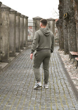Įkelti vaizdą į galerijos rodinį, Chaki spalvos laisvalaikio kostiumas ,,Jomilis"