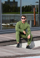 Įkelti vaizdą į galerijos rodinį, Chaki spalvos laisvalaikio kostiumas su pūkiu