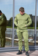 Įkelti vaizdą į galerijos rodinį, Chaki spalvos laisvalaikio kostiumas su pūkiu