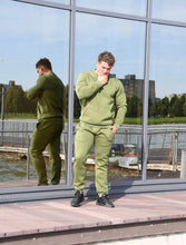 Įkelti vaizdą į galerijos rodinį, Chaki spalvos laisvalaikio kostiumas su pūkiu