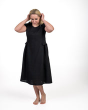 Įkelti vaizdą į galerijos rodinį, Juoda lininė suknelė ,,Smiltė"