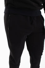 Įkelti vaizdą į galerijos rodinį, Juodas laisvalaikio kostiumas ,,Donis"