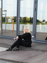 Įkelti vaizdą į galerijos rodinį, Juodas laisvalaikio kostiumas su pūkeliu