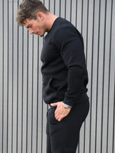 Įkelti vaizdą į galerijos rodinį, Juodos spalvos laisvalaikio kostiumas su pūkiu