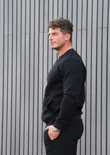 Įkelti vaizdą į galerijos rodinį, Juodos spalvos laisvalaikio kostiumas su pūkiu