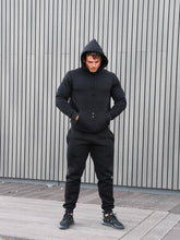 Įkelti vaizdą į galerijos rodinį, Juodos spalvos laisvalaikio kostiumas su pūkiu