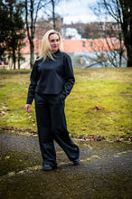 Įkelti vaizdą į galerijos rodinį, Juodos spalvos laisvalaikio kostiumėlis ,,Elegancija"