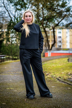 Įkelti vaizdą į galerijos rodinį, Juodos spalvos laisvalaikio kostiumėlis ,,Elegancija"