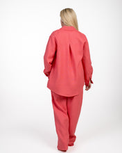 Įkelti vaizdą į galerijos rodinį, Koralo spalvos lino kostiumas su kelnėmis