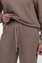 Įkelti vaizdą į galerijos rodinį, Kreminis laisvalaikio kostiumėlis Viktorija