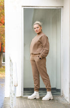 Įkelti vaizdą į galerijos rodinį, Kreminės spalvos moteriškos kelnės. Su kišenėmis.