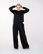 Įkelti vaizdą į galerijos rodinį, Juodas laisvalaikio kostiumėlis ,,Elė"