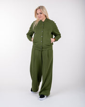 Įkelti vaizdą į galerijos rodinį, Laisvalaikio kostiumėlis su bomberiu