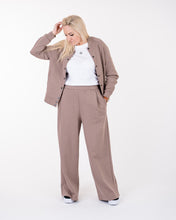 Įkelti vaizdą į galerijos rodinį, Laisvalaikio kostiumėlis su bomberiu