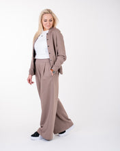 Įkelti vaizdą į galerijos rodinį, Laisvalaikio kostiumėlis su bomberiu