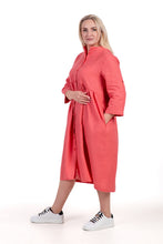 Įkelti vaizdą į galerijos rodinį, Koralo spalvos lininė suknelė, midi ilgio, susegama su sagutėmis