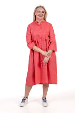 Įkelti vaizdą į galerijos rodinį, Koralo spalvos lininė suknelė, midi ilgio, susegama su sagutėmis
