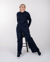 Įkelti vaizdą į galerijos rodinį, Mėlynos spalvos laisvalaikio kostiumėlis moterims, palaidinė ir kelnės su kišenėmis