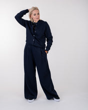 Įkelti vaizdą į galerijos rodinį, Mėlynos spalvos laisvalaikio kostiumėlis moterims, bomberis ir kelnės su kišenėmis