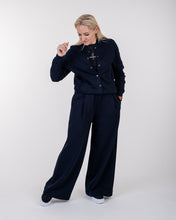 Įkelti vaizdą į galerijos rodinį, Mėlynos spalvos laisvalaikio kostiumėlis moterims, bomberis ir kelnės su kišenėmis
