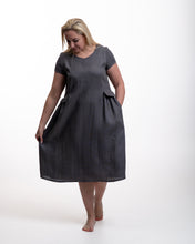 Įkelti vaizdą į galerijos rodinį, Pilka lininė suknelė ,,Smiltė"