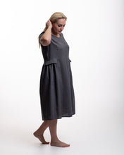 Įkelti vaizdą į galerijos rodinį, Pilka lininė suknelė ,,Smiltė"