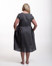 Įkelti vaizdą į galerijos rodinį, Pilka lininė suknelė ,,Smiltė"