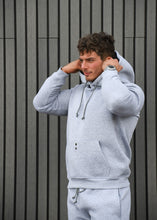 Įkelti vaizdą į galerijos rodinį, Pilkas laisvalaikio kostiumas su pūkiu