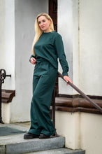 Įkelti vaizdą į galerijos rodinį, Žalios spalvos laisvalaikio kostiumėlis ,,Elegancija"