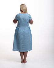 Įkelti vaizdą į galerijos rodinį, Žydra lininė suknelė ,,Smiltė"