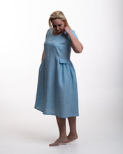 Įkelti vaizdą į galerijos rodinį, Žydra lininė suknelė ,,Smiltė"