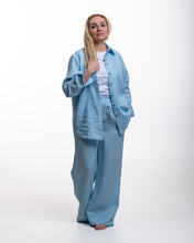 Įkelti vaizdą į galerijos rodinį, Žydras lino kostiumas su kelnėmis