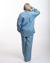 Įkelti vaizdą į galerijos rodinį, Žydras lino kostiumas su kelnėmis