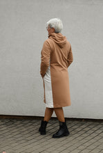 Įkelti vaizdą į galerijos rodinį, Kreminė suknelė su gobtuvu, pagaminta Lietuvoje