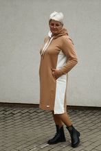 Įkelti vaizdą į galerijos rodinį, Kreminė suknelė su gobtuvu, pagaminta Lietuvoje