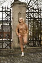 Įkelti vaizdą į galerijos rodinį, Kreminis laisvalaikio kostiumas maitinančioms mamoms