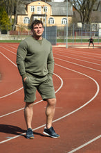 Įkelti vaizdą į galerijos rodinį, Chaki spalvos vyrams laisvalaikio kostiumas su šortais
