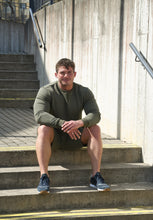 Įkelti vaizdą į galerijos rodinį, Chaki spalvos vyrams laisvalaikio kostiumas su šortais