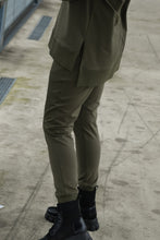 Įkelti vaizdą į galerijos rodinį, Chaki spalvos moteriškas kostiumėlis be gobtuvo