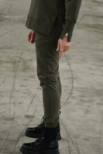 Įkelti vaizdą į galerijos rodinį, Chaki spalvos moteriškas kostiumėlis be gobtuvo