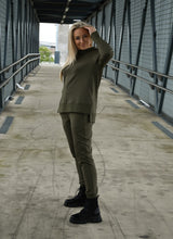 Įkelti vaizdą į galerijos rodinį, Chaki spalvos moteriškas kostiumėlis be gobtuvo