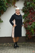 Įkelti vaizdą į galerijos rodinį, Juoda suknelė su gobtuvu pagaminta Lietuvoje