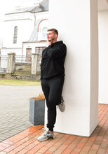 Įkelti vaizdą į galerijos rodinį, Lietuviški vyriški trenigai juodi su gobtvu