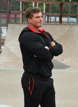 Įkelti vaizdą į galerijos rodinį, Lietuviški vyriški trenigai juodi su raudonom detalėm