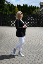 Įkelti vaizdą į galerijos rodinį, Pagamintas Lietuvoje juodas lininis klasikinis švarkelis